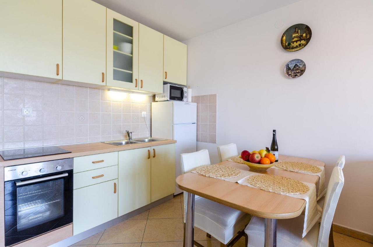 Ferienwohnung Juanita Dramalj Exterior foto